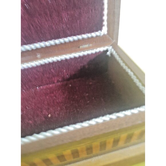 VINTAGE Wooden Decorative Box Inlaid jewelry box felt insert 6.5" x 4.75" - Picture 5 of 15
